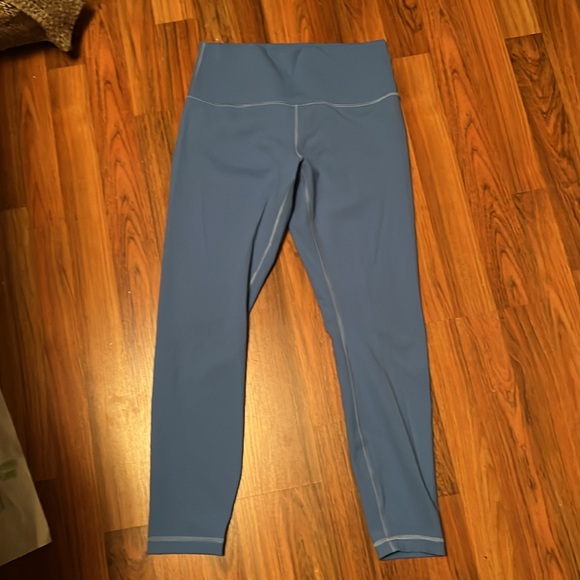 Lululemon Luxtreme high rise in 🩵Blue Nile🩵
Size 8
Beautiful color!! - Picture 5 of 8